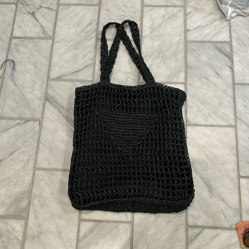 Black raffia tote